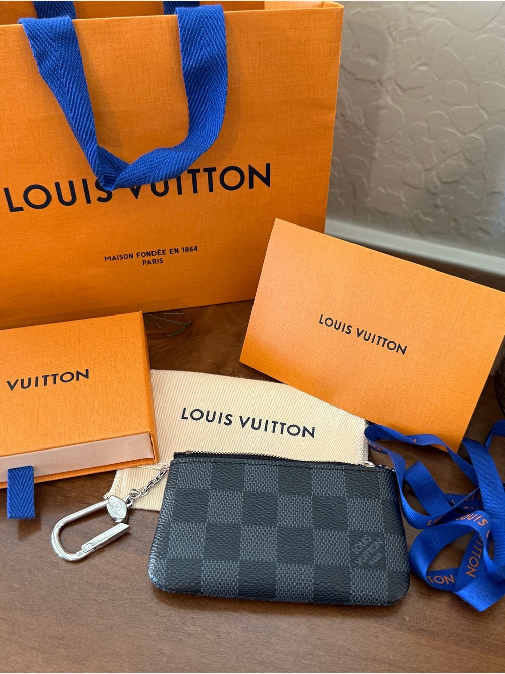 💯% Authentic Louis Vuitton Men's Black Damier Graphite Key Pouch